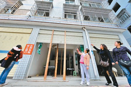 商品房靠木棒支撐被稱(chēng)樓脆脆續(xù):調(diào)查結(jié)果公布