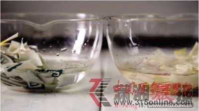 紙杯經(jīng)過30分鐘的乙醇浸泡后,左邊碗液體成無(wú)色狀,右邊碗液體偏紅色。本組圖/記者陳勇 紙杯經(jīng)過30分鐘的乙醇浸泡后,左邊碗液體成無(wú)色狀,右邊碗液體偏紅色。本組圖/記者陳勇