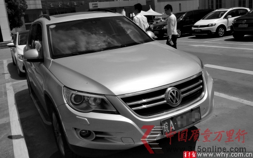 愛車一修就修了近三個(gè)月,肖女士很無奈。本報(bào)記者 丁嘉 攝 愛車一修就修了近三個(gè)月,肖女士很無奈。本報(bào)記者 丁嘉 攝